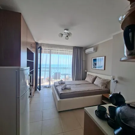 Akrotiria Sea View דירה